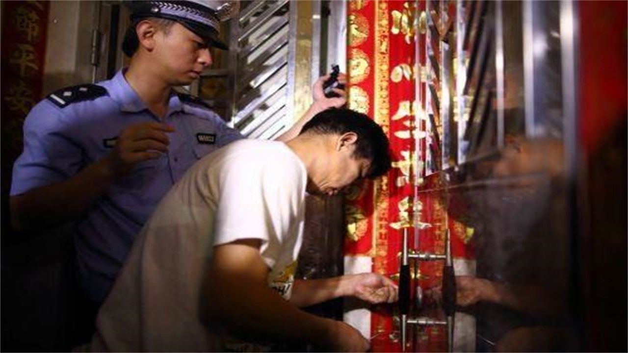 大同请开锁师傅开了锁后，师傅
